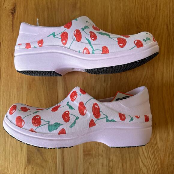 NWT Crocs Neria Pro II LiteRide Graphic Work Clog Pink Milk Cherries Size 10 - Picture 12 of 12